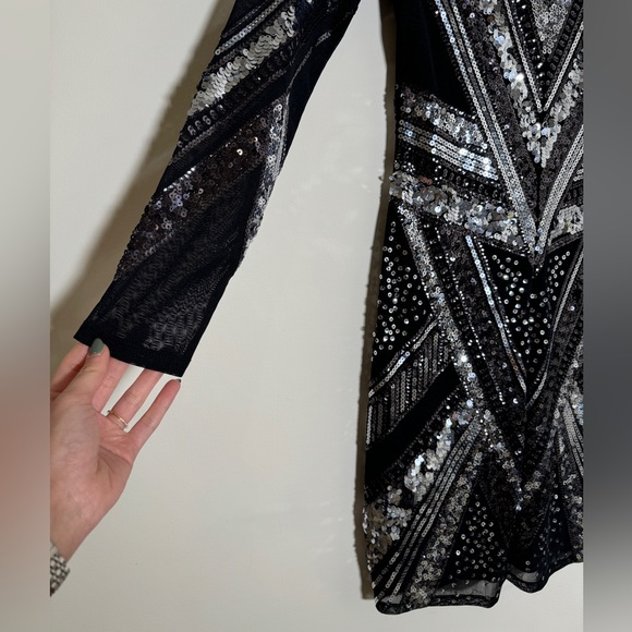 EXPRESS Patterned Silver Sequin Mesh
Longsleeve Mini Dress Small - Picture 5 of 12